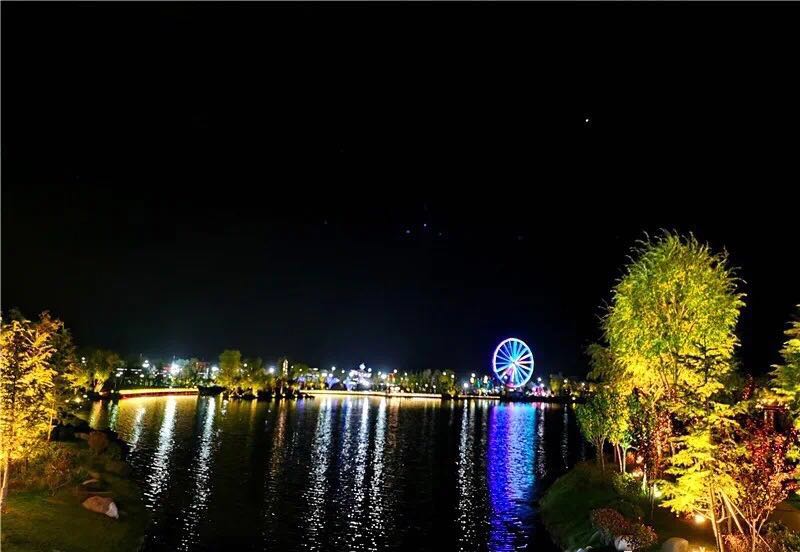 夜色中的香巴拉公園更加驚艷 你是否見過！