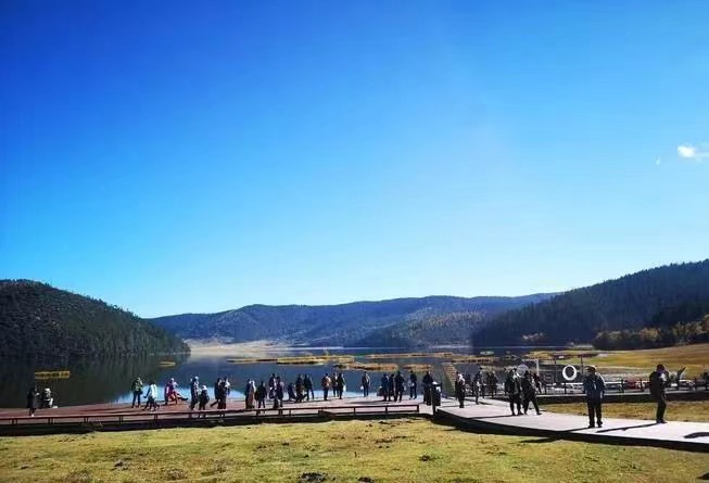 秋去冬來！香格里拉普達措國家公園的醉美風光