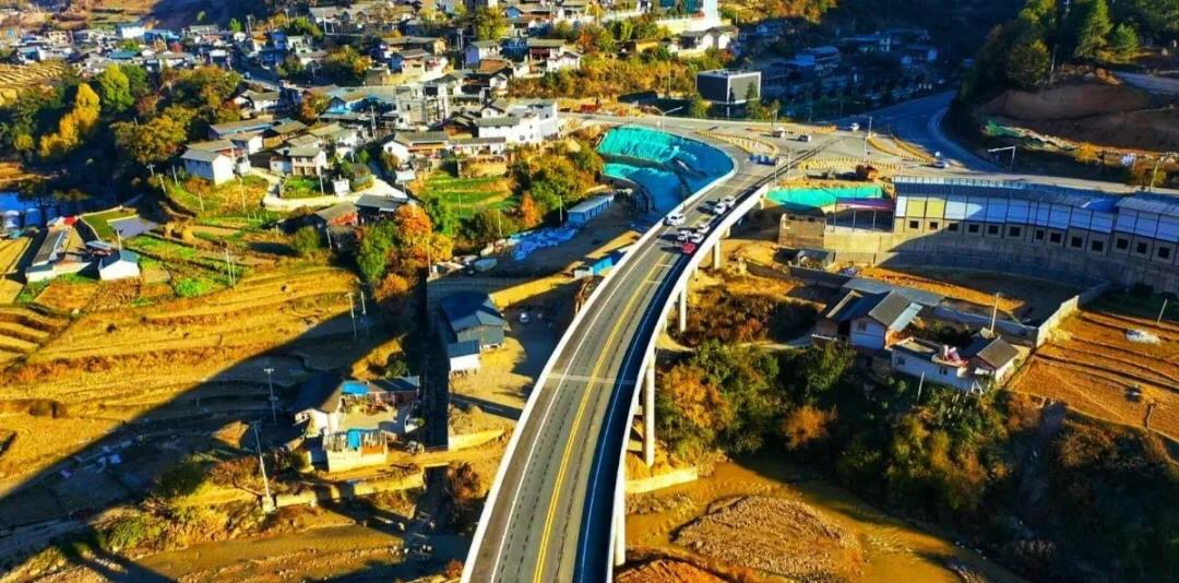 這條新建二級公路通了，維西到麗江、大理
