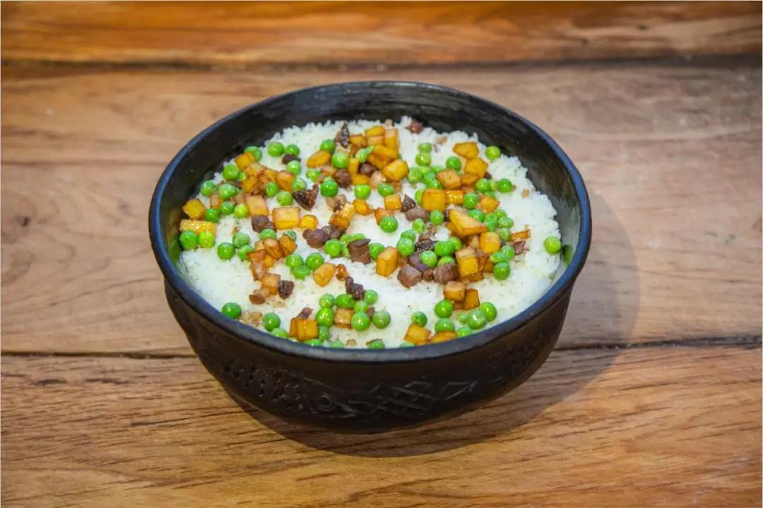 土鍋聚福飯(土鍋燜飯)——藏語“阿媽央宗森”