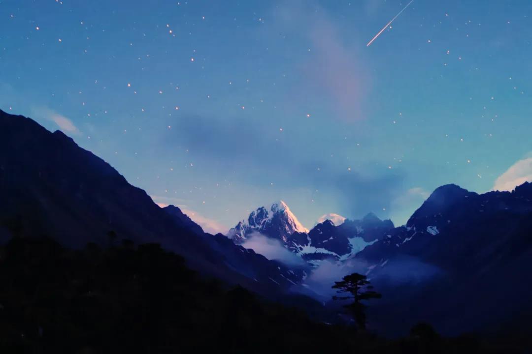 666顆流星劃過(guò)梅里雪山，一起許愿看星空！！