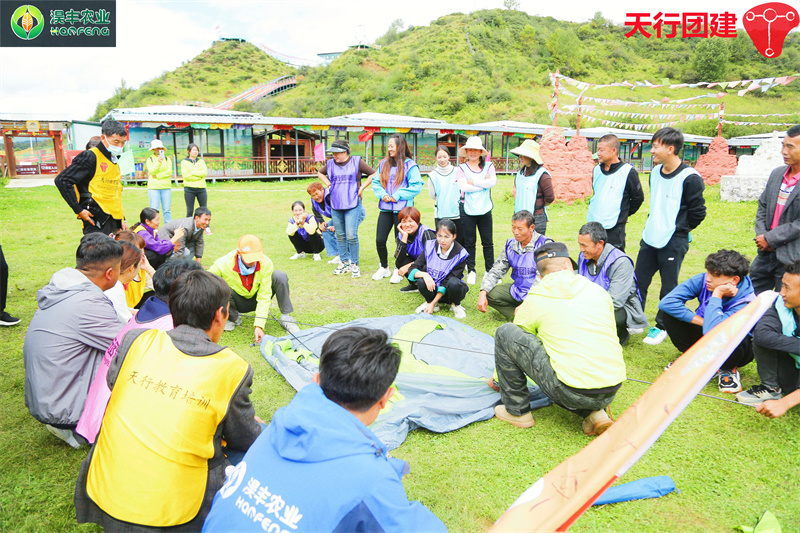 云南香格里拉主題團建基地拓展篝火晚會暨野外露營