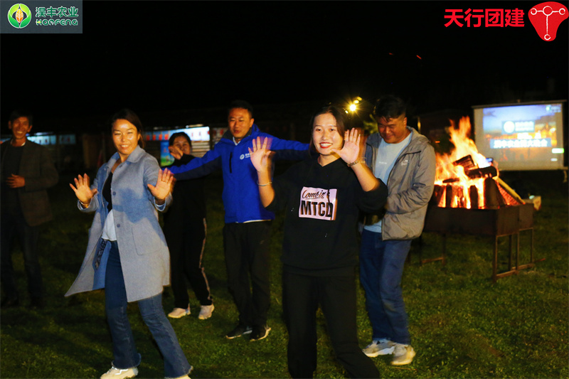 云南香格里拉主題團建基地拓展篝火晚會暨野外露營
