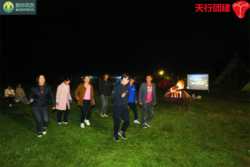 云南香格里拉主題團建基地拓展篝火晚會暨野外露營