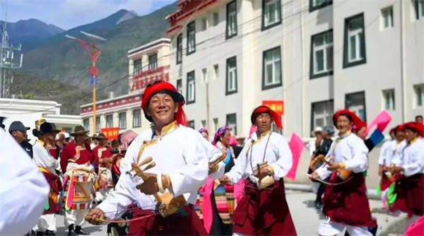 德欽奔子欄藏族鍋莊舞廣為流傳 成為迪慶響亮的文化藝術(shù)名片