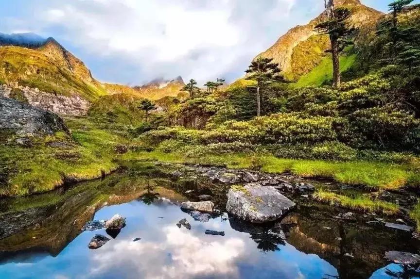 云南這個(gè)小縣城，藏著“上帝遺落人間的眼淚”    香格里拉旅游景點(diǎn)