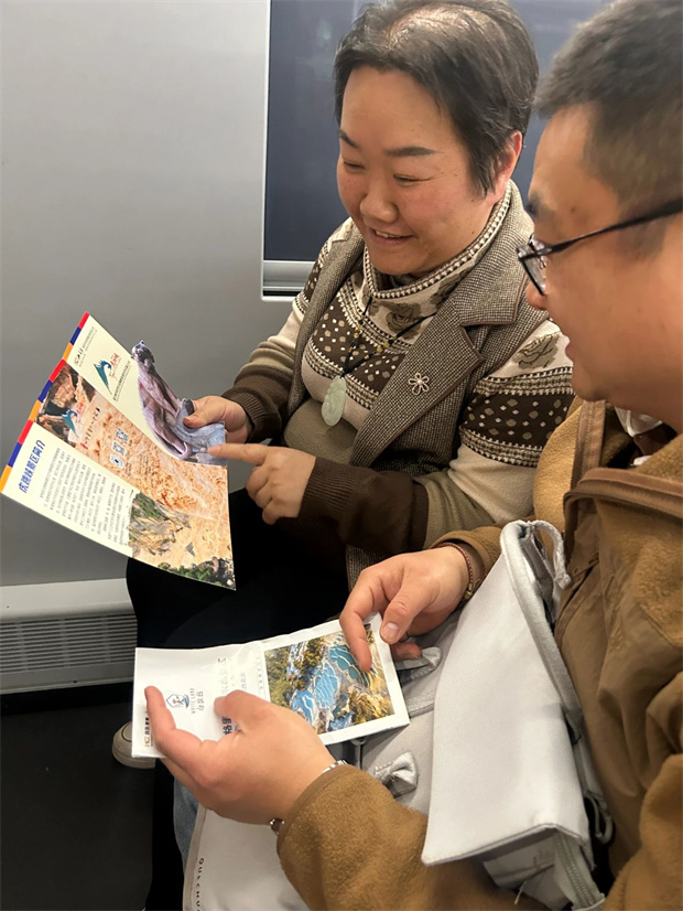 云南旅游,云南旅行社,云南團建公司,云南會議會展,香格里拉旅游,香格里拉旅行社,香格里拉團建公司：世界的“香格里拉”冠名列車：文旅融合交通，奏響迪慶旅游新樂章
