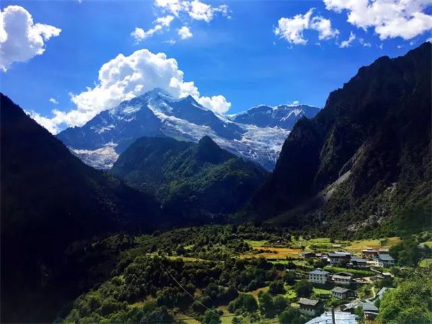 云南旅游,云南旅行社,云南團建公司,云南策劃公司,云南會議會展,云南活動執行,香格里拉旅游,香格里拉旅行社,香格里拉團建公司,香格里拉策劃公司,香格里拉活動執行：香格里拉，大自然最動人的詩篇